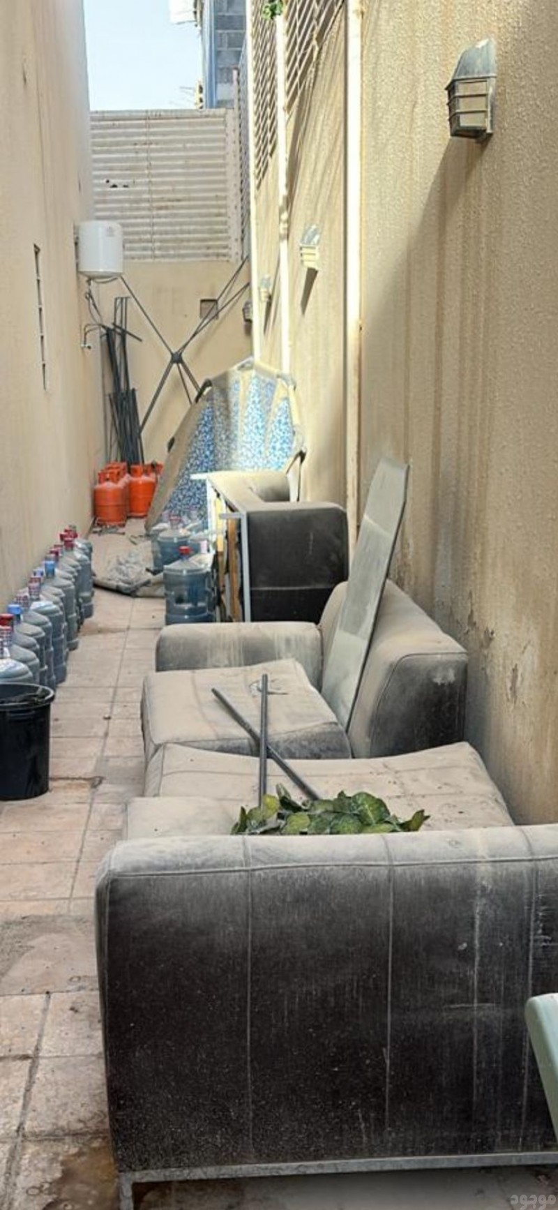 دينا تشيل اغراض قديمه بالرياض 0551977610