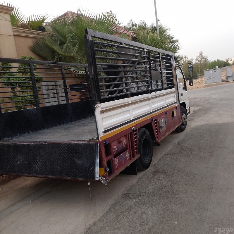 دينا التخلص من الأثاث القديم 