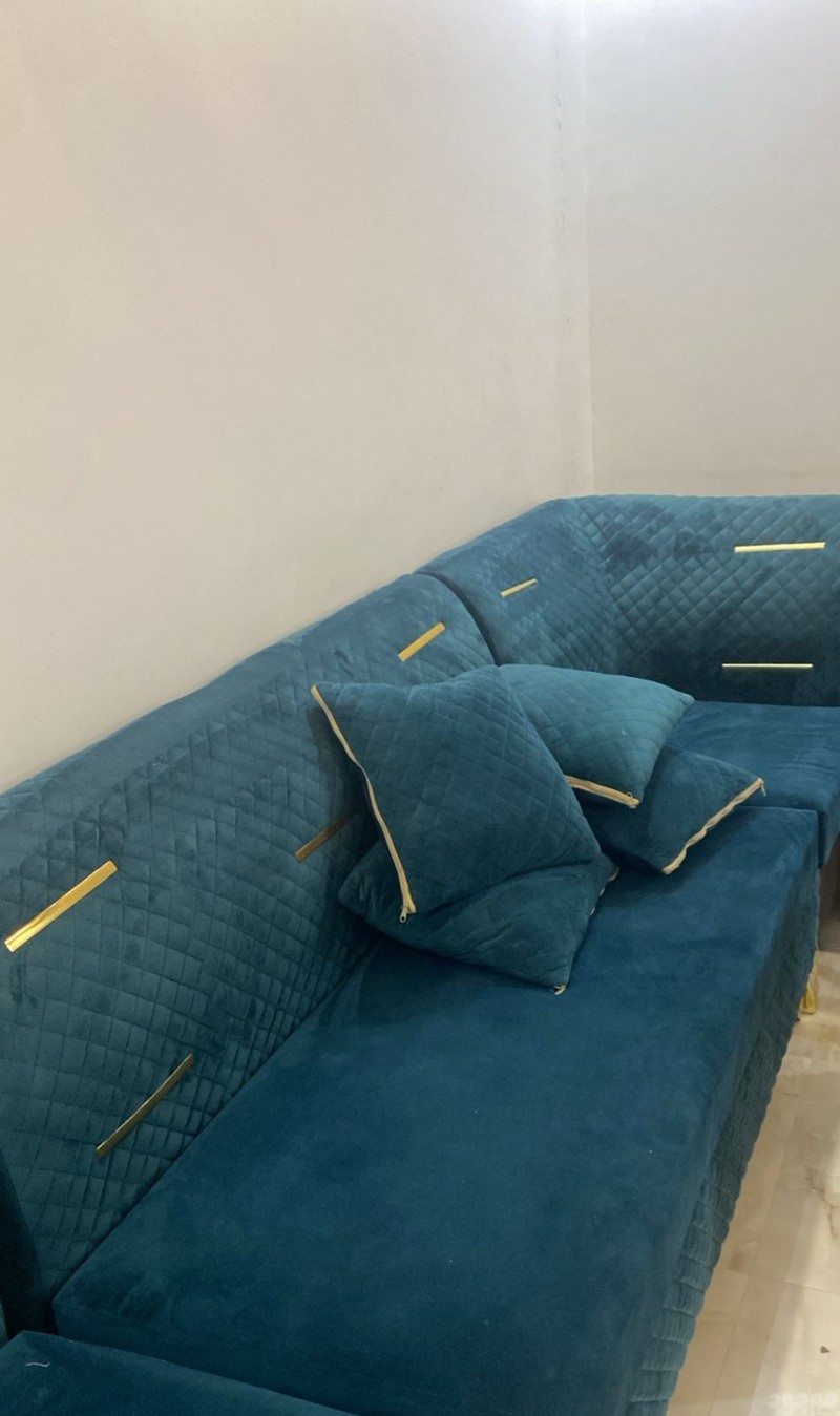 دينا التخلص من الأثاث القديم 