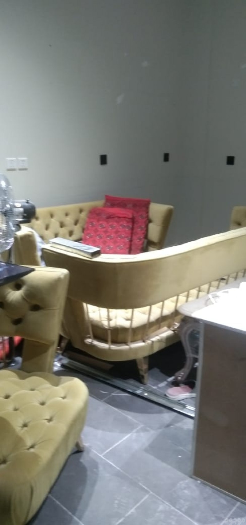 التخلص من الأثاث القديم ورميه تنظيف 