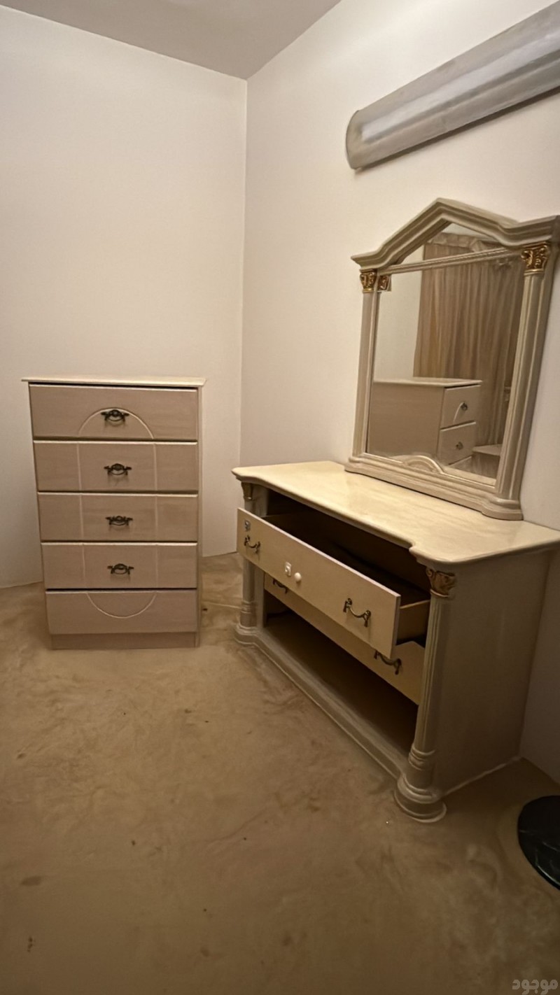 الليشيلون الاثاث القديم بالرياض 0551977610