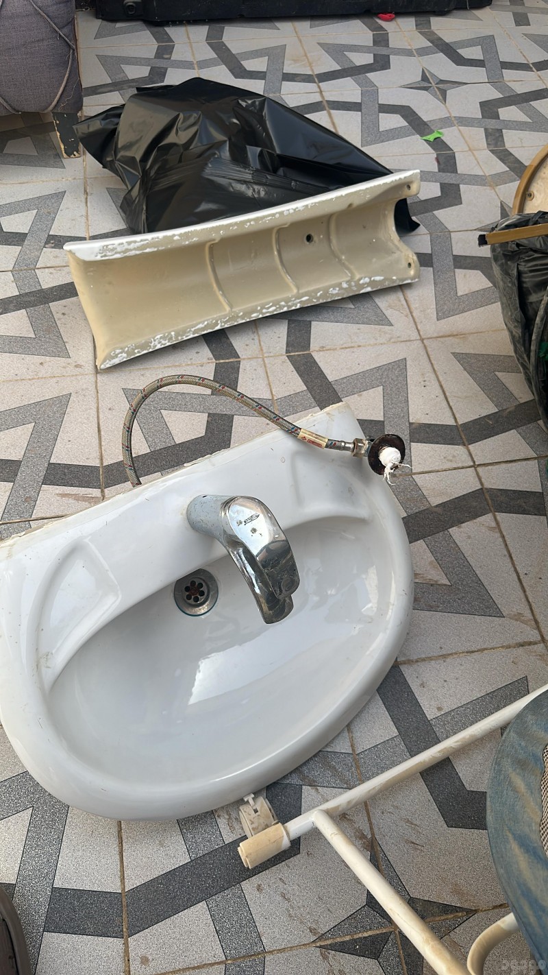 التخلص من الاثاث القديم 0573937308